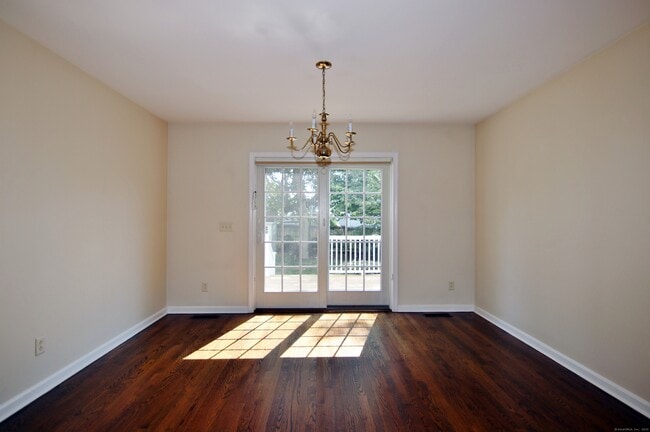Building Photo - 570 Fairfield Ave