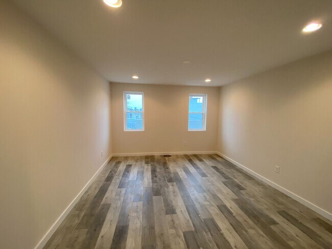 Building Photo - Remodeled Home - Fishtown