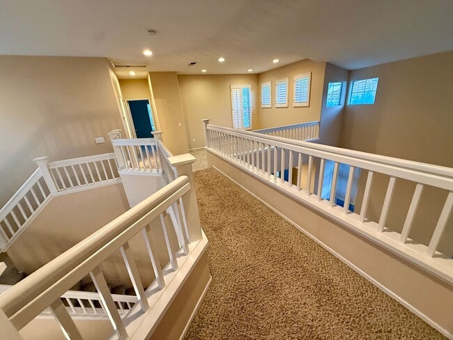 Building Photo - Scripps 3br plus loft garage yard granite kitchen TEXT 858-774-1574