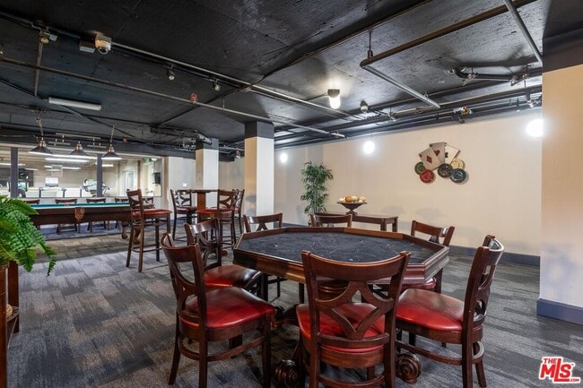 Building Photo - 10982 Roebling Ave