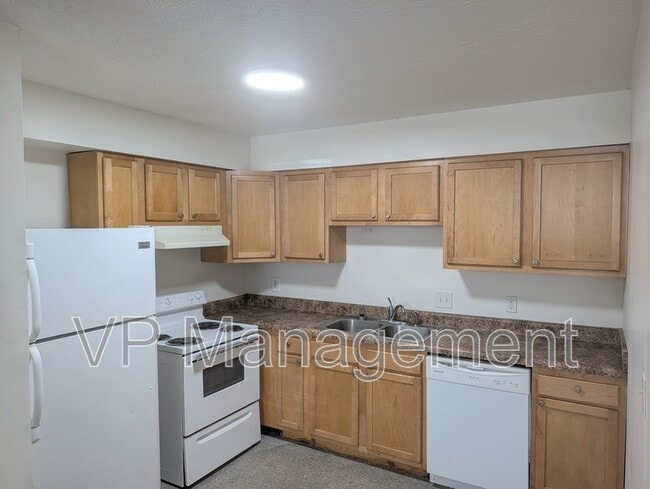 Building Photo - 2218 Emerald Dr