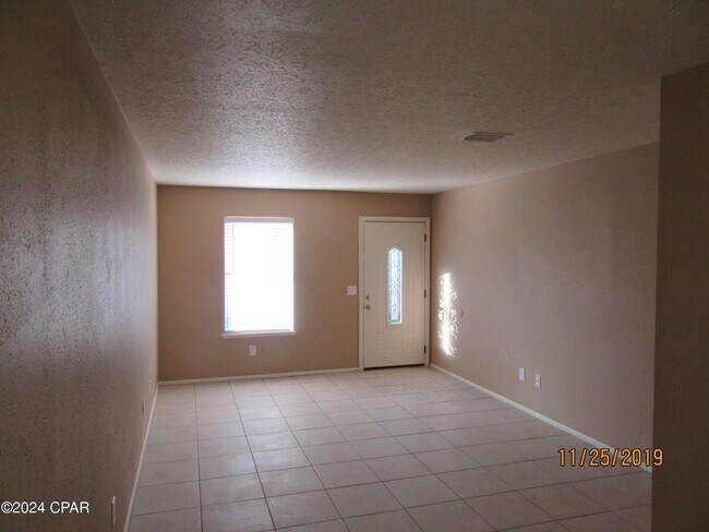 Building Photo - 1104 W 19th Ct
