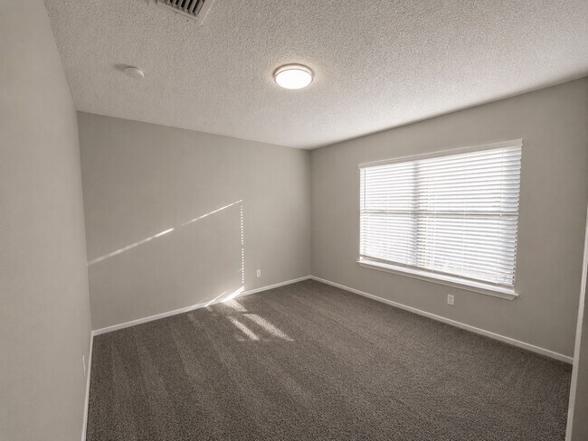 Building Photo - Completely updated Ventura beauty with over 2,000 square feet, TWO living areas, and a downstairs...
