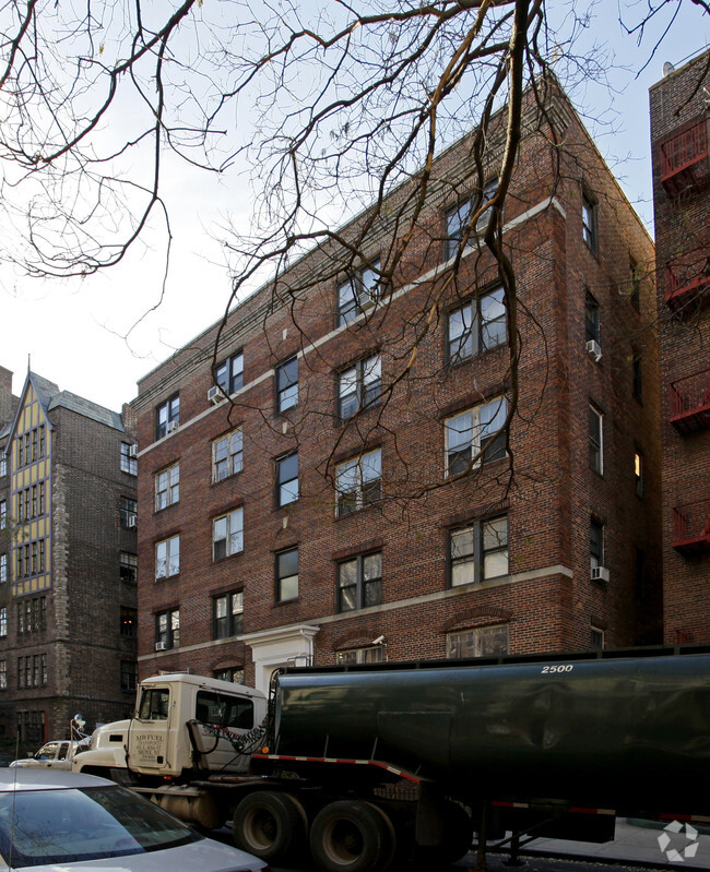 Building Photo - 180 Pinehurst Avenue