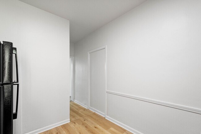 Building Photo - 170 Ormsby Ave