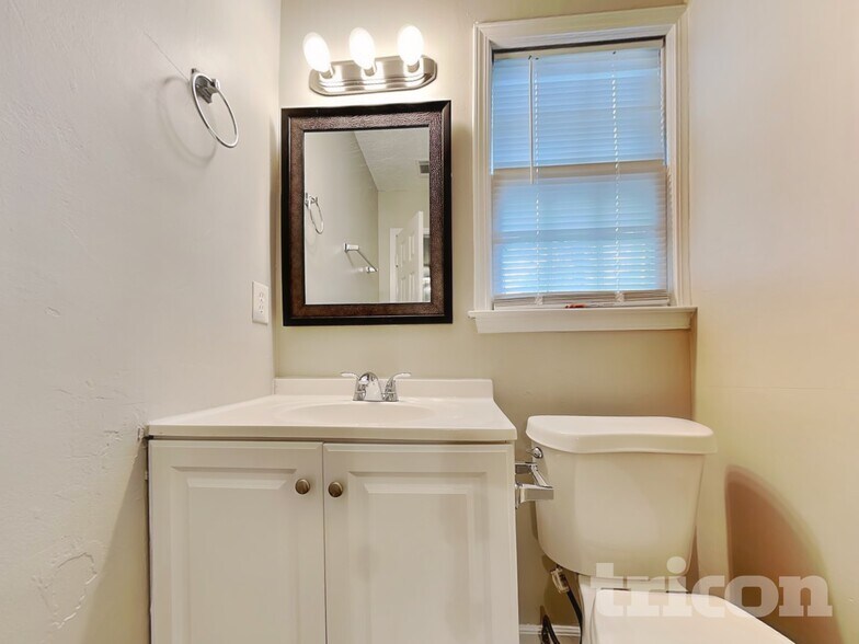 Building Photo - 1444 Riverwood Ct