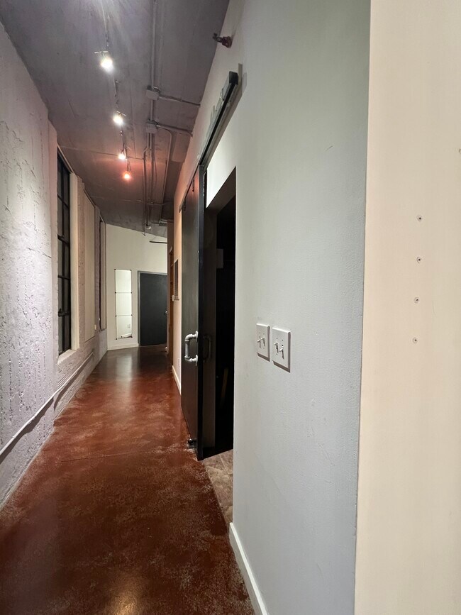 Building Photo - 1122 Jackson St