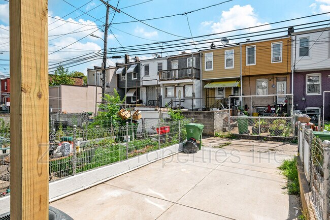 Building Photo - 311 S Newkirk St
