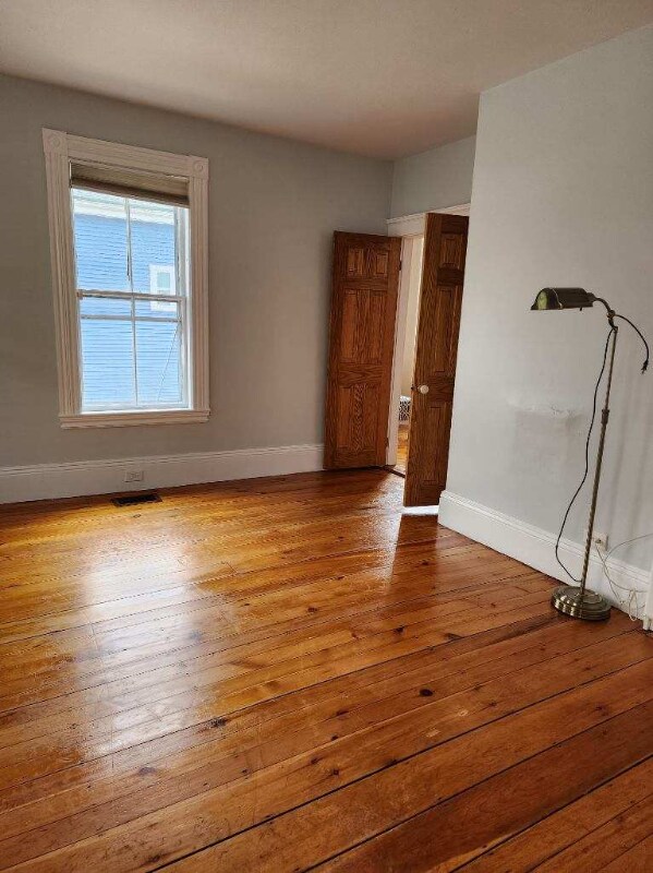 Building Photo - 18 Kenilworth St