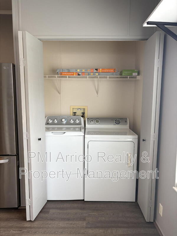 Building Photo - 712 Choo Choo Ln