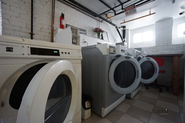 Building Photo - 310 Patchen Ave