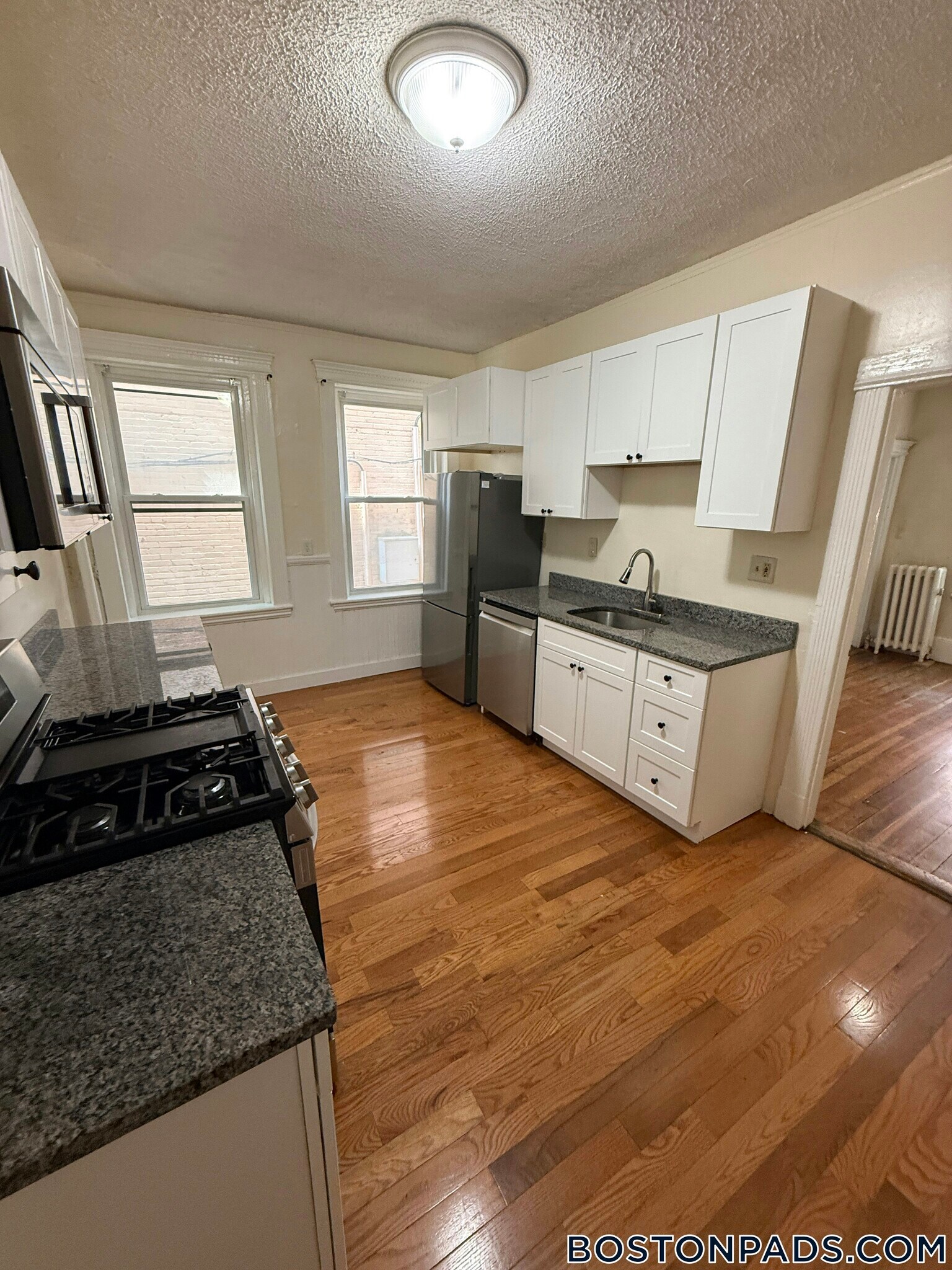 Building Photo - 447 Park Dr