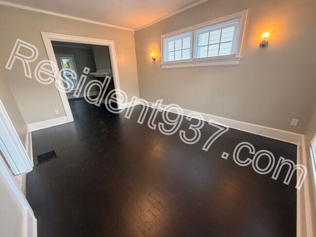 Building Photo - 422 Santa Cruz Ave