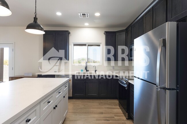 Building Photo - Beautiful Upgraded Home with Furnishings i...