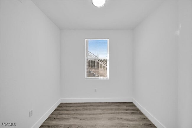 Building Photo - 275 SW 4th St