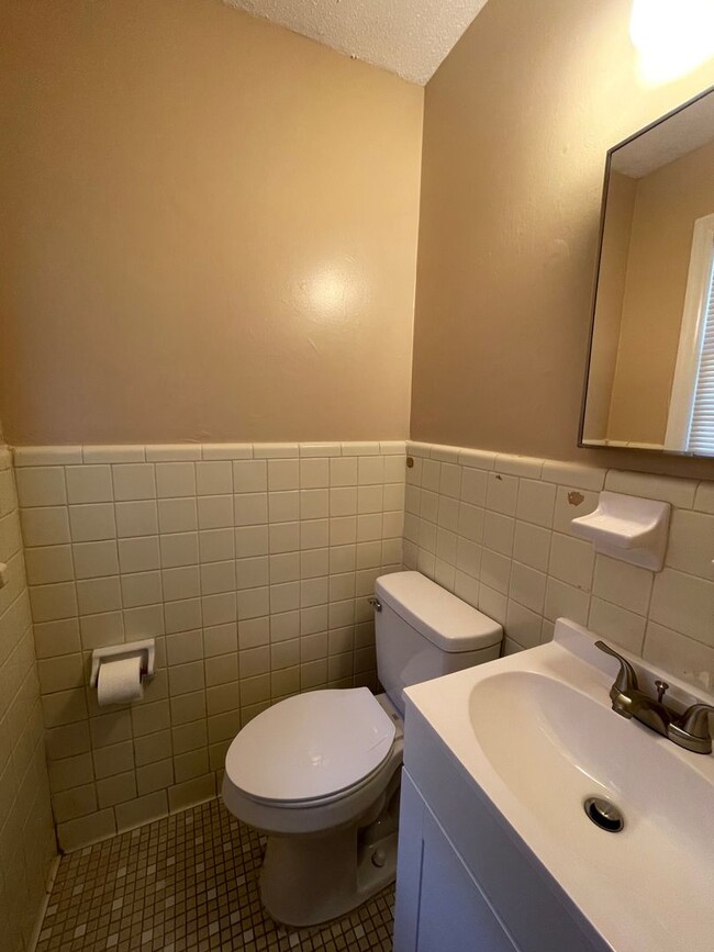 Building Photo - 6524 Camelot St