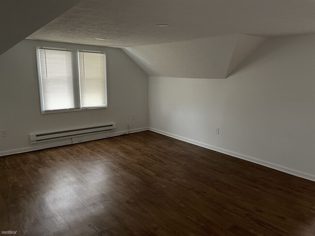 Building Photo - 1 br, 1 bath Triplex - 1868 Haldane Road 1...