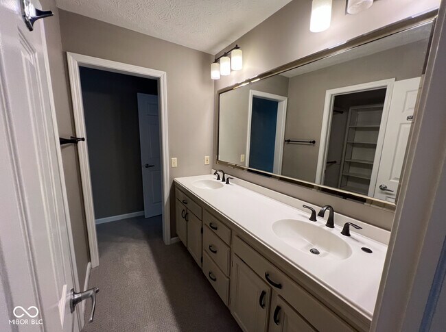 Building Photo - 1727 Creekside Ln W