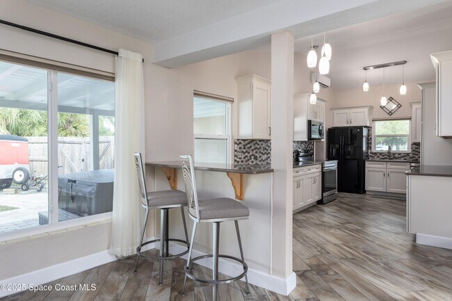 Building Photo - 33 W Melbourne Ave