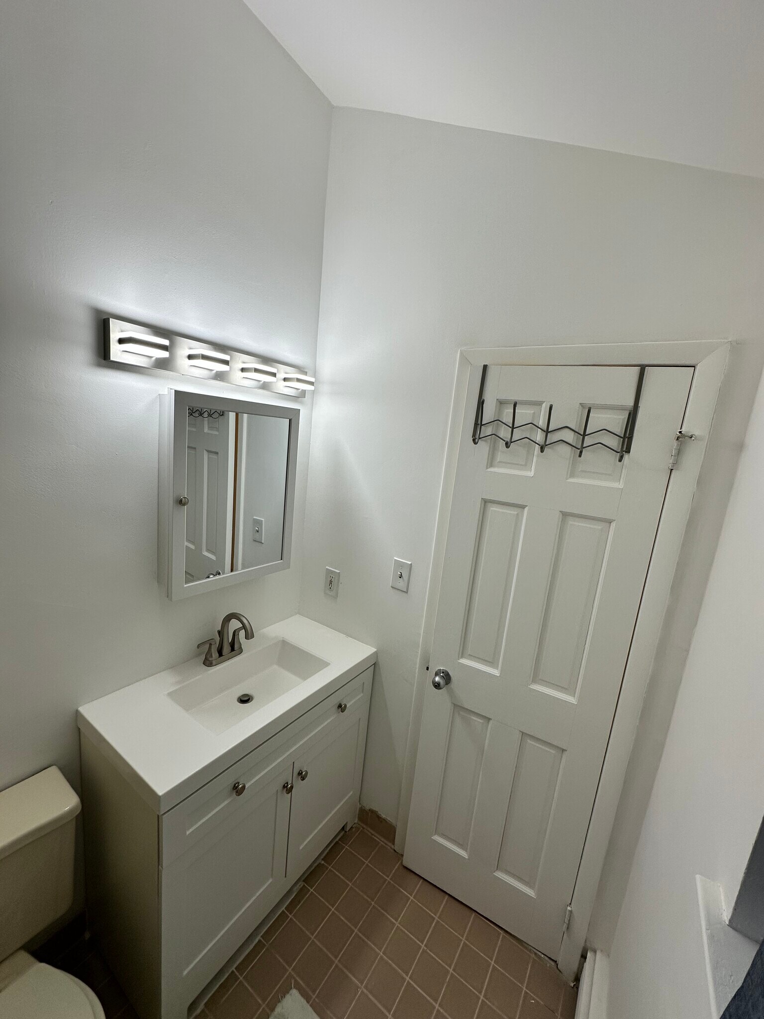 Building Photo - 14 Nagle Ln