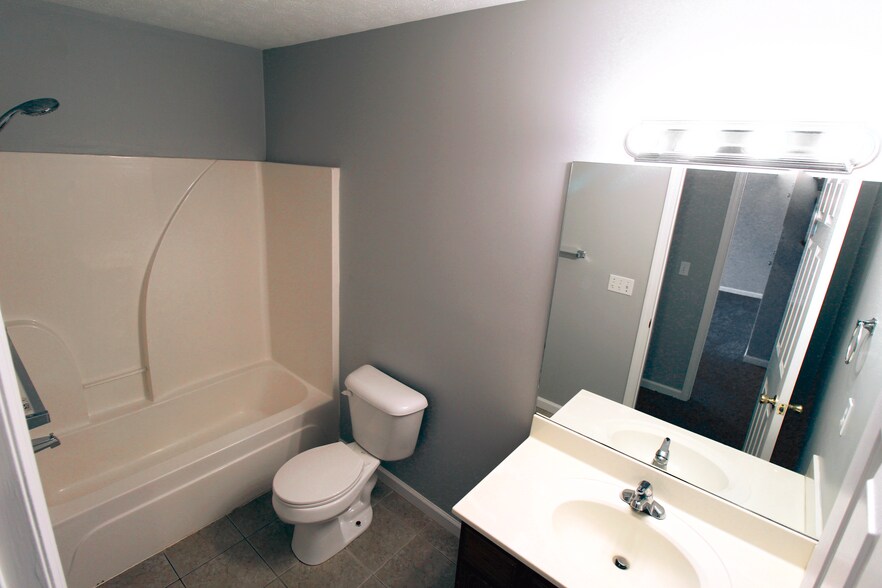 Building Photo - 561 Hampton Way