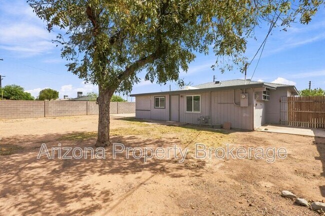 Building Photo - 3302 W Solano Dr S