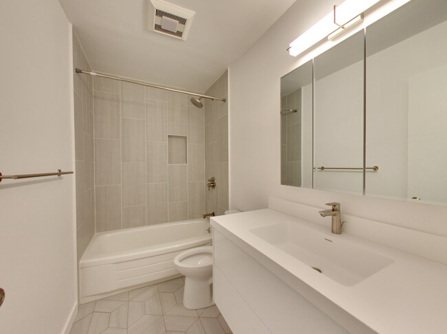 Building Photo - 1504 Newlands Ave