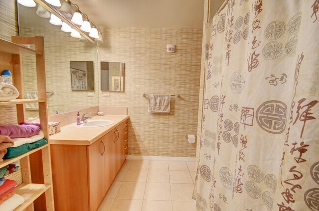 Building Photo - 250 NE 3rd Ave