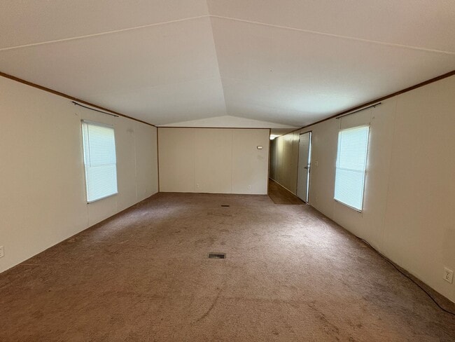 Building Photo - Spacious three bedroom, two bath singlewid...