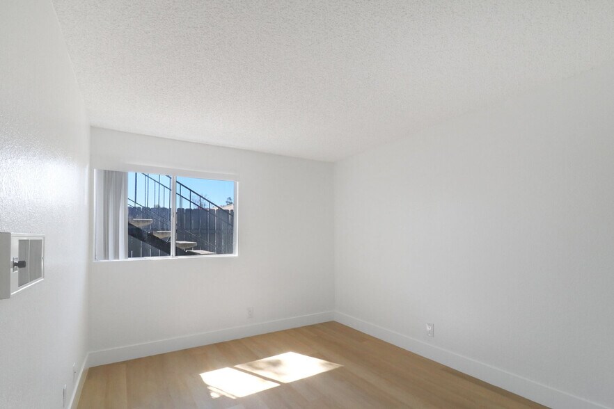 Building Photo - Terre at Oak