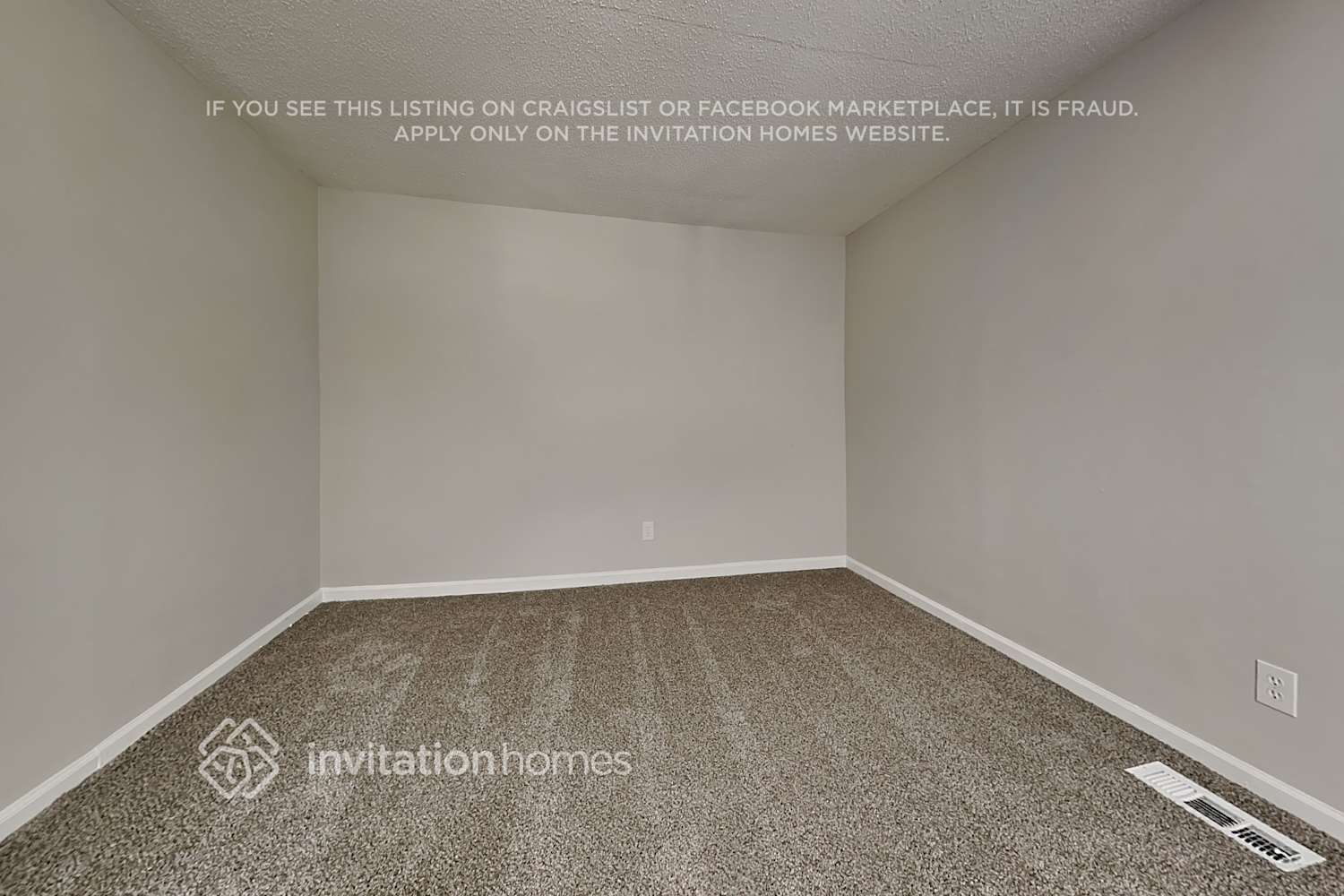 Building Photo - 124 Plaza Dr