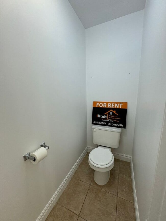 Building Photo - 5 bdrm 3 bth Home 2 Car Garage- Solar Panels! Coming Soon!