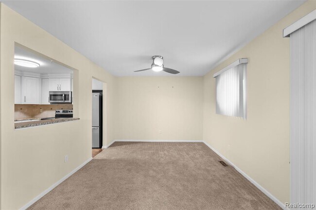 Building Photo - 4911 Oak Hill Dr