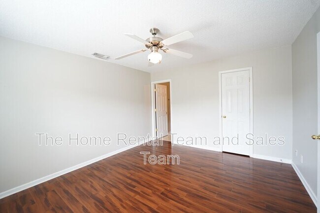 Building Photo - 134 Mustang Dr