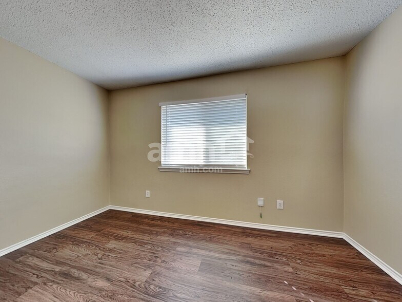 Building Photo - 733 Grandview Ave