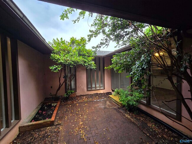 Building Photo - 1209 Governors Dr SE