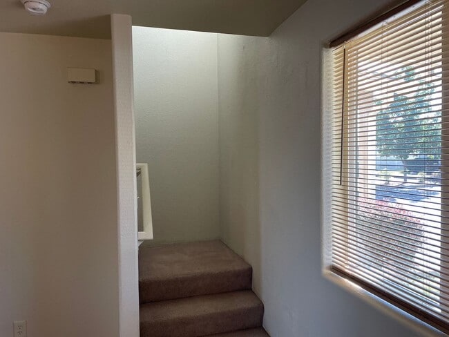 Building Photo - Very Nice Two Story 2 Bedroom 1.5 Bathroom...