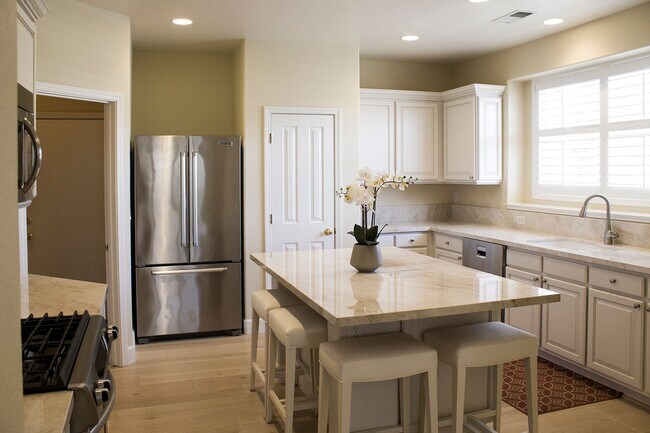 Building Photo - 55+ gated community of Miners Village in Double Diamond.