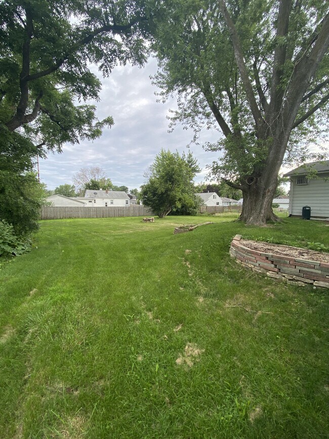 Building Photo - 1215 34th St NE