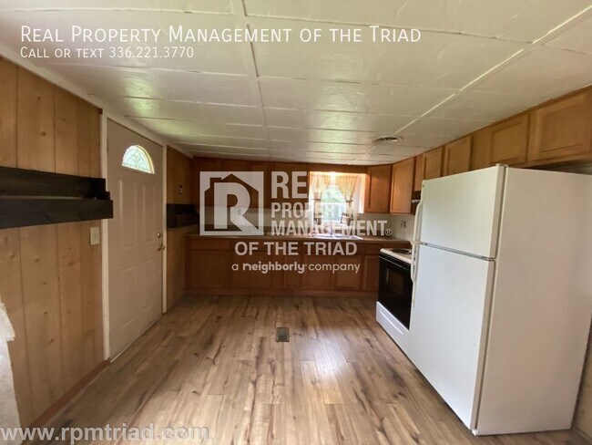 Building Photo - 2BR/1BA in Hamptonville on about 2 acres