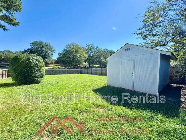 Building Photo - 1185 Deer Trail Ln