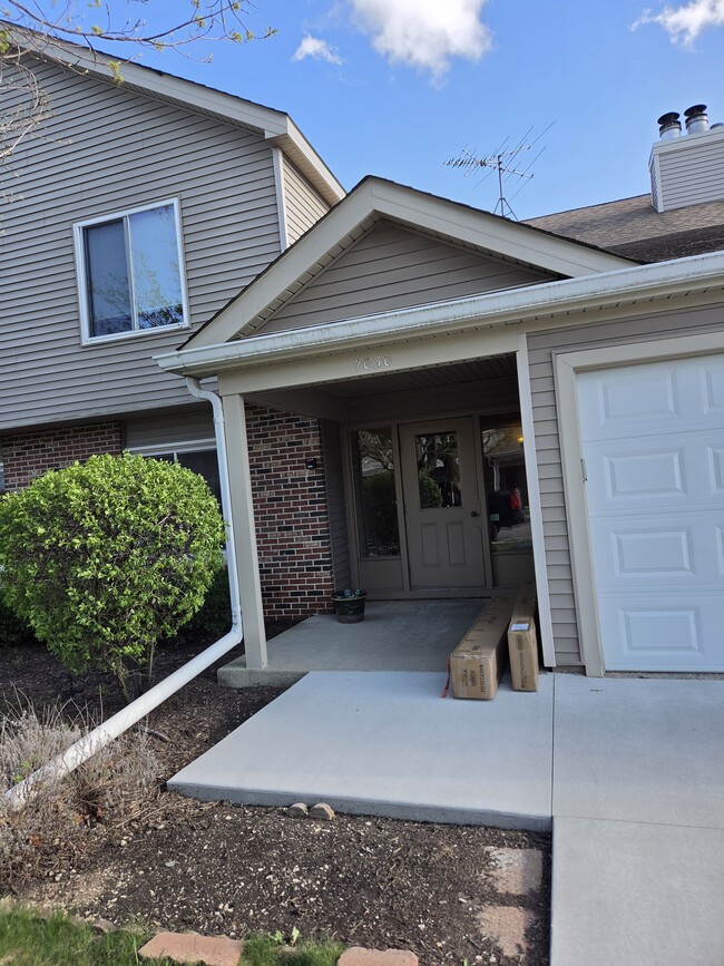 Building Photo - 7030 Park Lane Ct