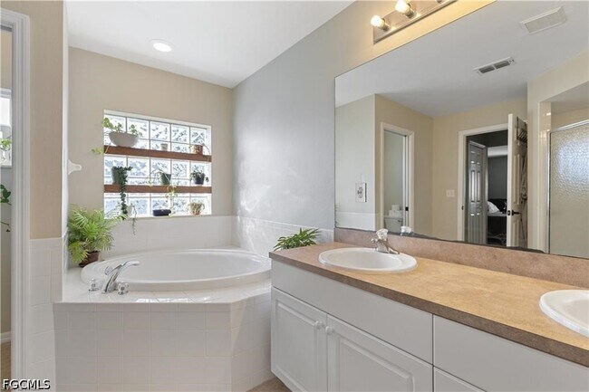 Building Photo - 231 NW 26th Ave