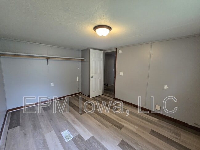 Building Photo - 700 W Ridgeway Ave