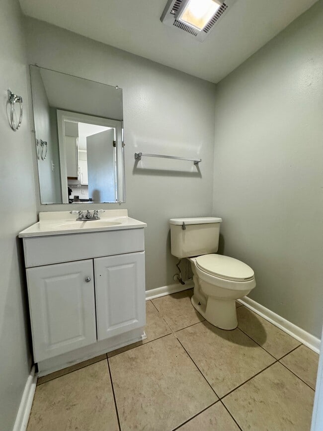 Building Photo - 134 Hwy Dr