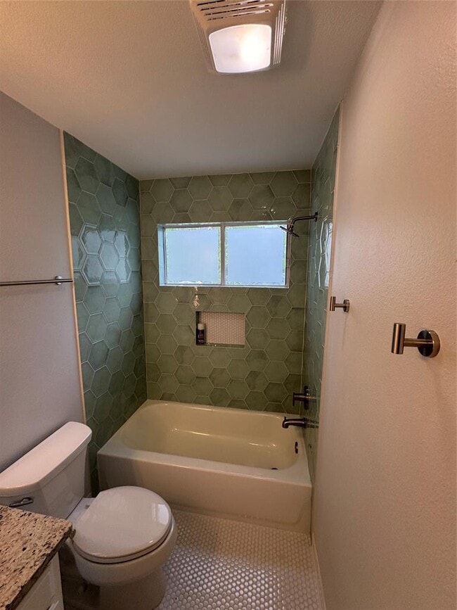 Building Photo - 1604 W 40th St