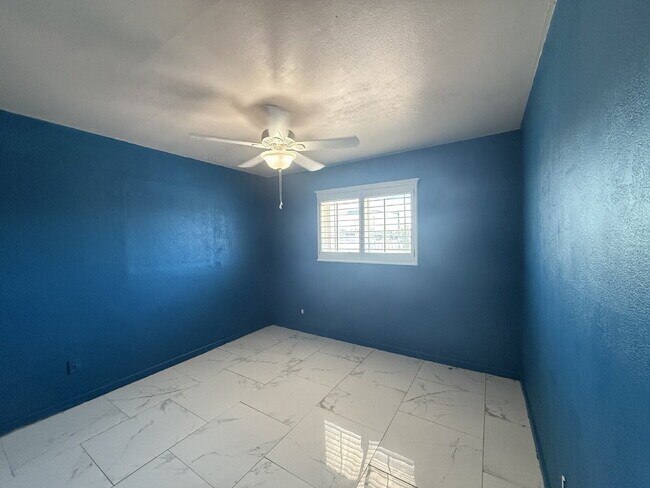 Building Photo - 5725 Wren Ave