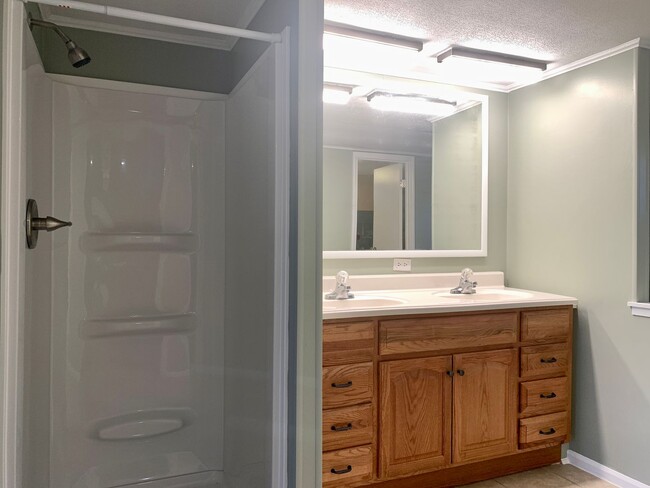 Building Photo - Renovated 3 Bedroom Home In Raleigh, Apply...