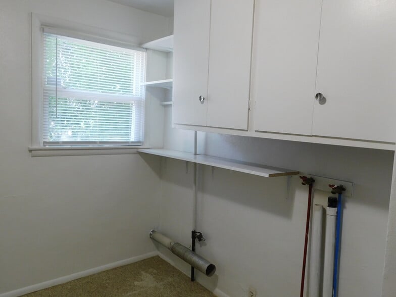 Building Photo - 429 N Trunck Ave