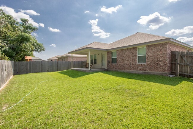 Building Photo - Beautiful Robinson ISD Home